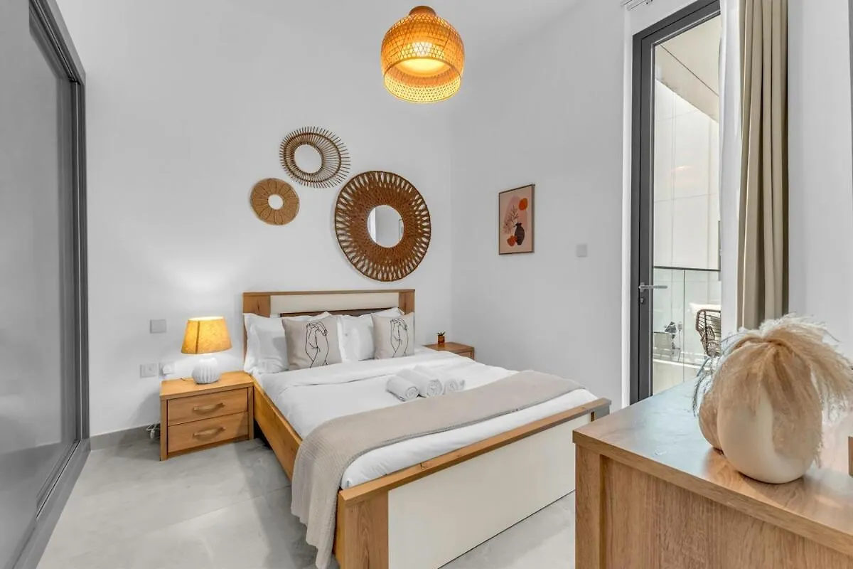 Waves - Rustic Chic 1 Bedroom Retreat In Vibrant Jvc ドバイ