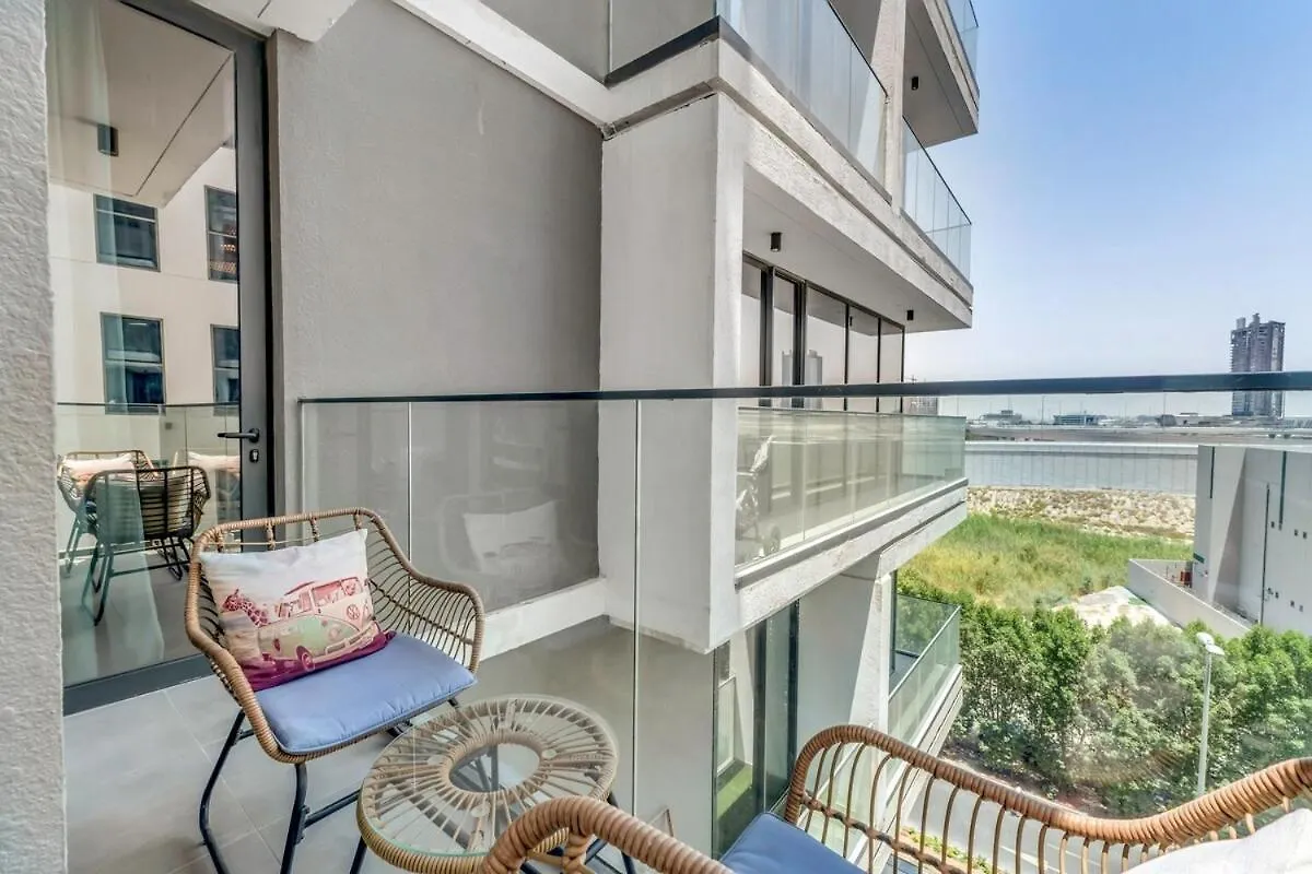 Waves - Rustic Chic 1 Bedroom Retreat In Vibrant Jvc ドバイ