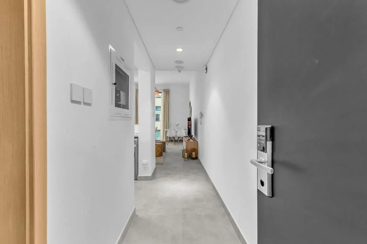 アパート Waves - Rustic Chic 1 Bedroom Retreat In Vibrant Jvc ドバイ